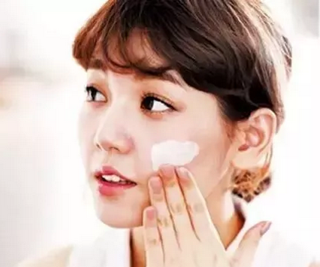 涂防曬霜 防曬霜和隔離霜有什么區(qū)別?